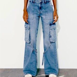 Zara Mid Rise Cargo Jeans size 4